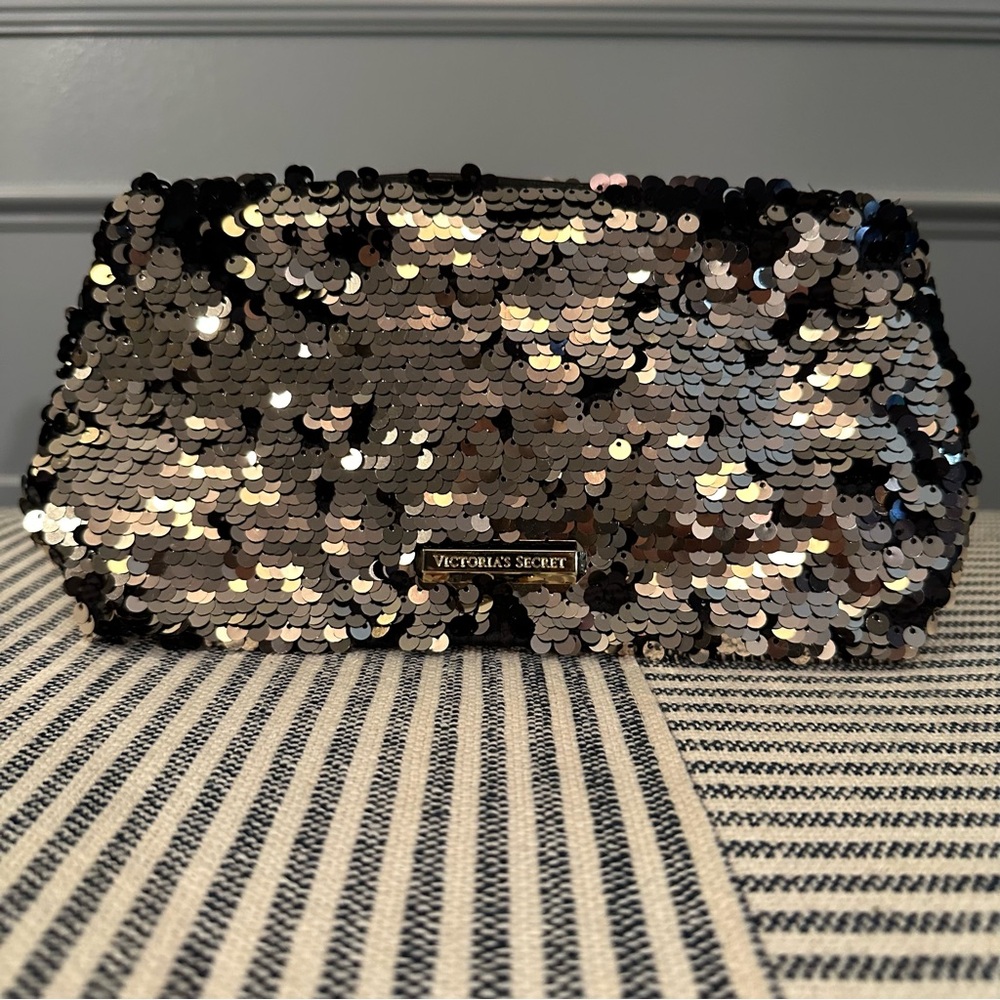 Sequin pouch